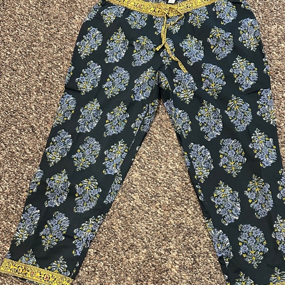 Sundance Midnight Blue Leia Floral Cropped Pants with Yellow Trim - Picture 4 of 4
